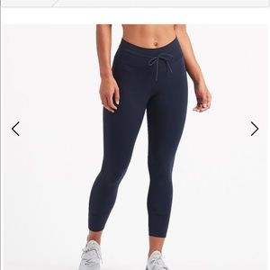 Vuori daily leggings in ink